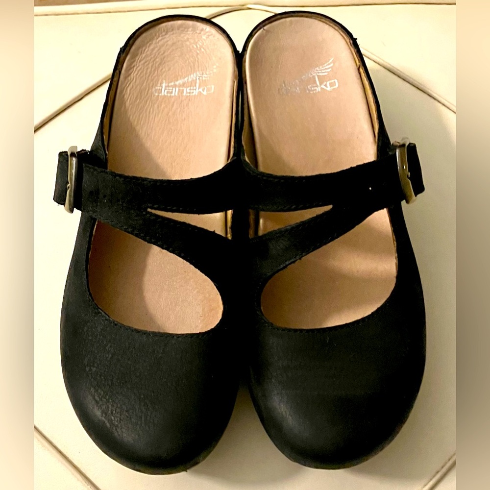 Dansko ‘Britney’ Mary Jane black leather clogs size 35 (runs large). Like new!